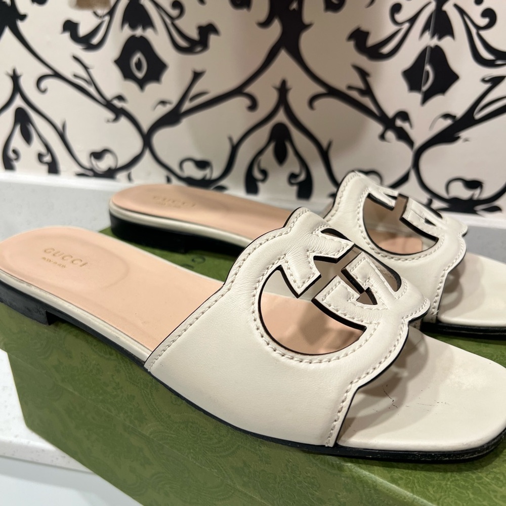Gucci WOMEN'S SLIDE SANDAL WITH INTERLOCKING G 40/10
